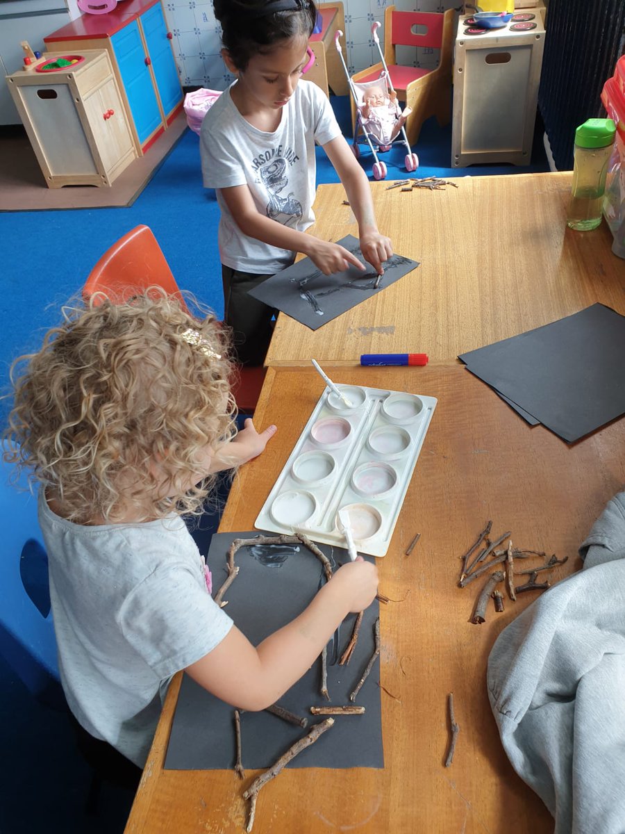 Old_OakPrimary's tweet photo. Two of our littlest members of the #KeyWorkerBubble making some amazing #Nature inspired art work today in #School 🍂

#SchoolClosure #KeyWorker #Education #EduTwitter #EducationInCovid #Children #Primary #EYFS @The_IPC @FW_Education #TheIPC #Topic #EarlyYears #Outdoors #Artwork https://t.co/931WyYznwQ