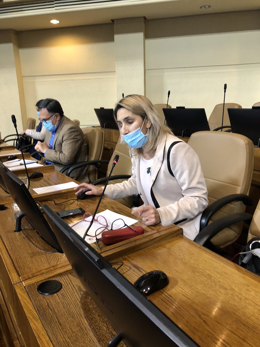 PamJiles's tweet image. En este momento la diputada Erika Olivera declara al plenario que va a votar a favor de #RetiroFondosPrevisionales. Lo digo fuerte y claro: Gracias @erikaoliverad!!!! Valiente y decidida, cuando los diputados de derecha han recibido todas las presiones posibles.