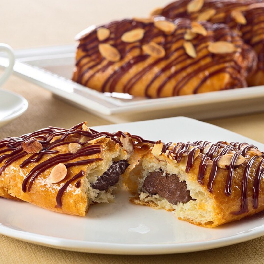 BRILLinspires's tweet photo. Today is #nationalchocolatewithalmondsday—talk about the perfect match!

#brillinspires #beBRILLIANT #chocolate #almond #chocolatewithalmonds #ChocolateLover #TreatYoSelf #SweetTooth https://t.co/wcaah1idyK