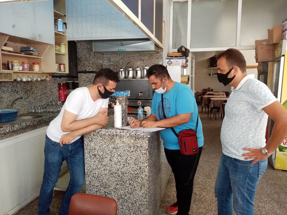 MtalHasan's tweet photo. İçerisinde bulunduğumuz kontrollü sosyal hayat döneminde alınması gereken önlemler ve uyulması gereken kurallar çerçevesinde okul müdürümüz ve müdür yardımcılarımız tarafından kahvehane, cafe ve dernek lokallerinde denetimde bulunuldu. @MiA_AliYLM @mehmett_olmez @safakarpat https://t.co/0fDa8zrrJN