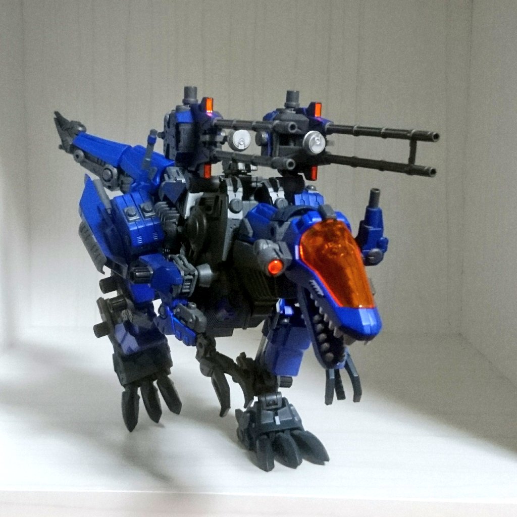 二連装ビーム砲なんですが、PSメカ生体の遺伝子では対空砲でしたねぇ
クロー、火炎放射時の前傾走行が大好きでした