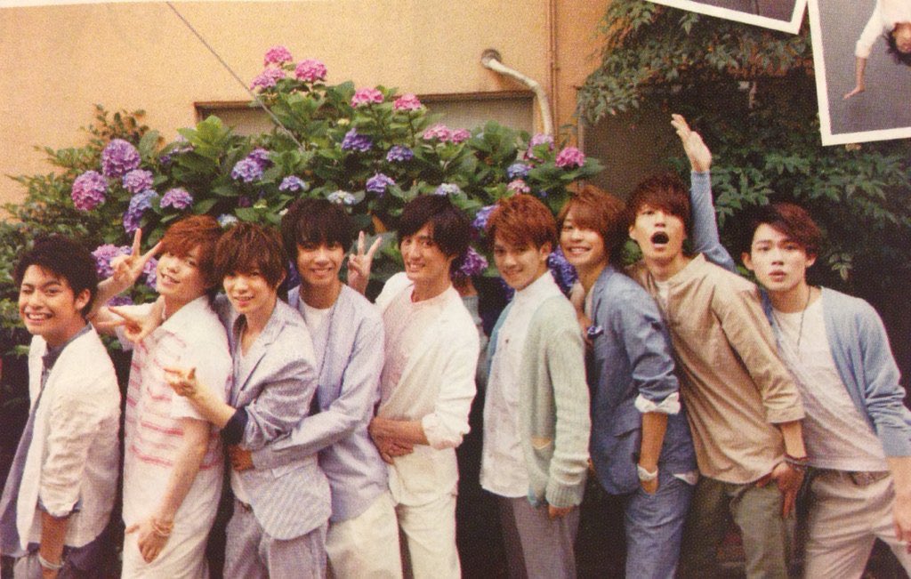 chanena415's tweet photo. おめでとう💚🤍
絶対幸せになろう、花道だけ歩いてこうね。

 #TravisJapan結成8周年 https://t.co/D9uEkwA9D3