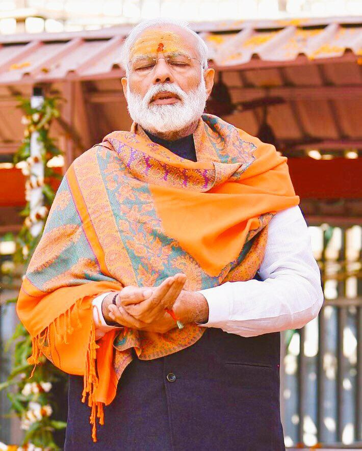 bhumihar__4a's tweet photo. #मोदी_का_जलवा 
खुल चुका था नेत्र तीसरा,
शिव, शंभु, त्रिकाल का।
भारत की सेवा करने फिर आया 
भक्त प्यारा महाकाल का
वो तप रहा है धूप में
महाकाल की छाया है
वो कर रहा है अटल सेवा
महाकाल का साथ और माया है

🚩#हर_हर_महादेव🚩
@narendramodi

#मोदी_का_जलवा https://t.co/MpF1I8BiO6