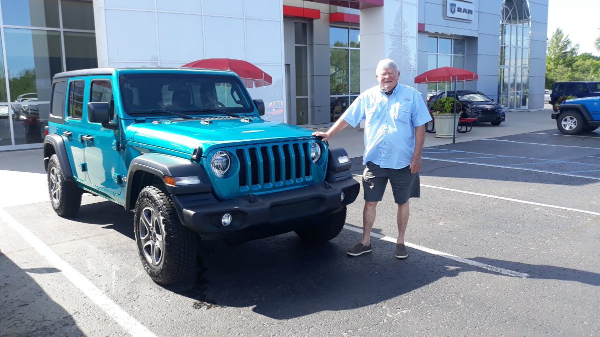 FerneliusFord's tweet photo. Lenny Temple helped James from Wolverine find his summer @Jeep! Thank you from all of us here at Fernelius, enjoy! 
#jeeplife #jeep #wrangler #bikiniseason https://t.co/ynDzAvCQEv