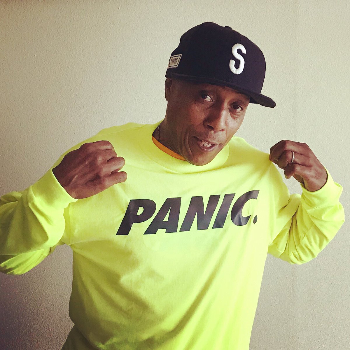 Panic39Japan's tweet photo. Panic39 Reflective Series⚡️
Neon Yellow Long Sleeve
Legendary🔥TONY GOGO
#panic39 #panic39clothing #panic39japan #street #hiphop #graffiti #legendary #tonygogo #Reflective #neon #yellow #highcolor #反射 #ストリート #ヒップホップ #グラフィティ #日本 #東京 #大阪 https://t.co/e8TCd3vLpJ