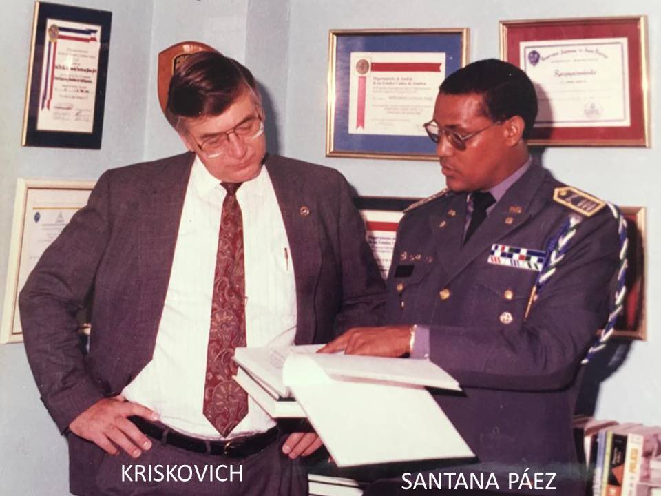 santanapaez1's tweet photo. El 14/8/1987 estudiamos investigación forense con el Departamento de Justicia de EE UU (ICITAP-FBI), confundir las diligencias preliminares que realiza el fiscal para determinar si una conducta es delictiva, con la investigación criminal de la policía, genera impunidad. https://t.co/rWQCc2Je9p