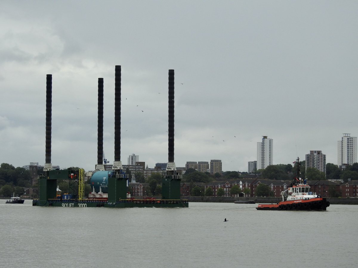 Watching The Thames tweet media