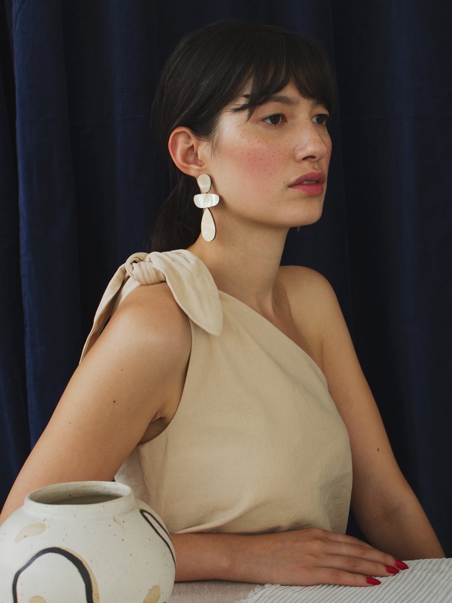 Our bestselling Ana Earrings are the perfect statement earrings for summer events, even if they are over Zoom! 
Shop all Mother of Pearl here > wolfandmoon.com/collections/mo…