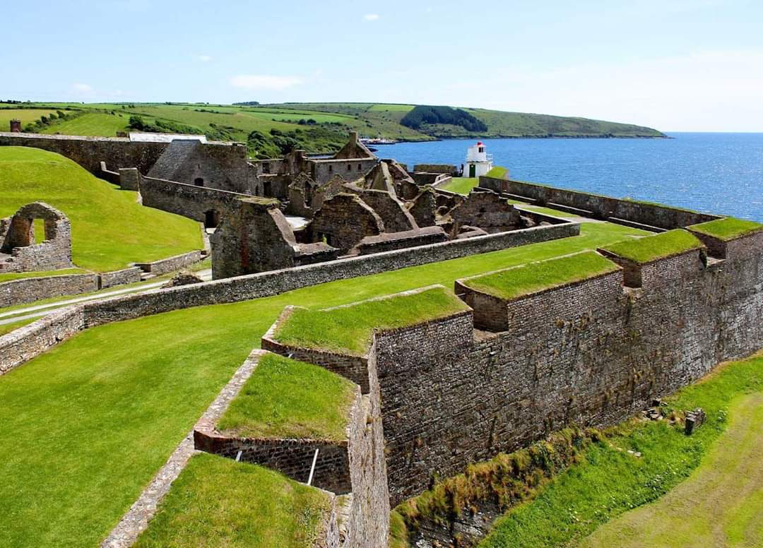The Kinsale to Charles Fort Coastal walk is an easy 5.5km route along the coast of south Cork, giving you spectacular views of the coastline. The town of Kinsale itself.

The walk then takes you all the way to Charles Fort, a seventeenth-century Irish fort. 

#caringforcork