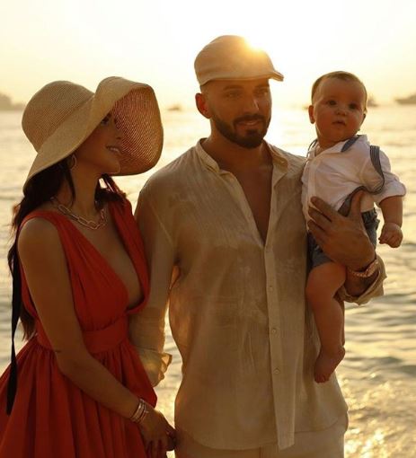 youngpeople_off's tweet photo. Un peu de douceur... Une magnifique photo de la petite famille Vergara. 👶💞
@Nabilla @ThomasVergara https://t.co/Xy9MXhSz4e