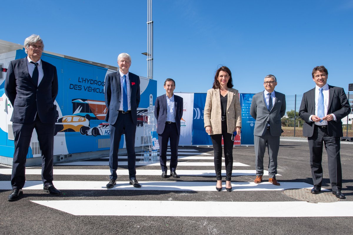 fillon_pierre's tweet photo. Fier d'avoir inauguré la station Hydrogène avec S. Le Foll, Maire du Mans, D. Le Mèner, Psd du Conseil Départemental de la Sarthe, C. Morançais, Psdte de la Région Pays de la Loire et P. Callejon, Dir Mobilités / Nouvelles Energies Total Marketing France #Hydrogène 1/6 https://t.co/T4jSBxjPRr