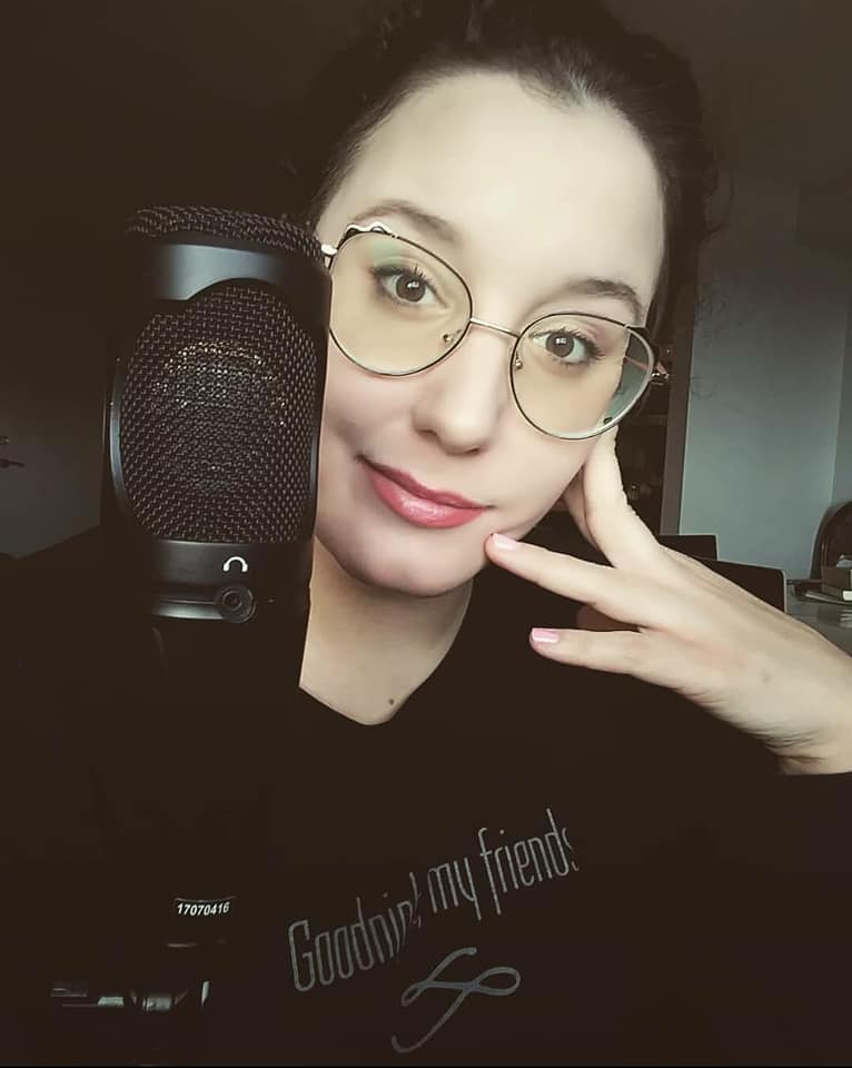 thesonarnetwork's tweet image. 🌙NEW PODCAST ALERT!🌙

Welcome to @ADarkColdNight!

🥀 A podcast for horror-lovers w/ insomnia. A different spooky story each week. Crafted by the incredible @kristen_zaza!

🥀 SEASON 2 BEGINS TODAY!
thesonarnetwork.com/on-a-dark-cold…

#AudioDrama #PodernFamily #HorrorFiction