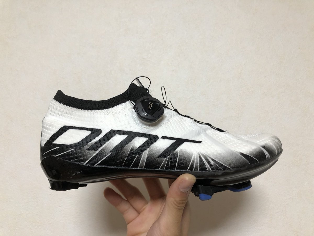 w178s75's tweet image. ほんといいシューズだ👟
#dmtcycling #KR1