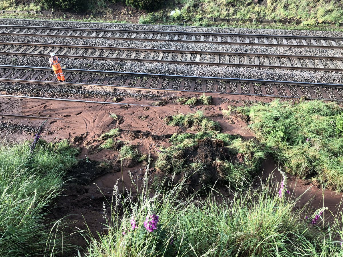 networkrail's tweet photo. π·ββοΈπ· Our engineers are hard at work at projects across Britain aimed at reducing the risks of landslips - and delays to passengers.
What causes #landslipsβ How do we try to prevent them and how do we respond when they happen?
β‘οΈ https://t.co/sTiTCsLdKo
#EssentialEngineering https://t.co/leNvzvf9vJ