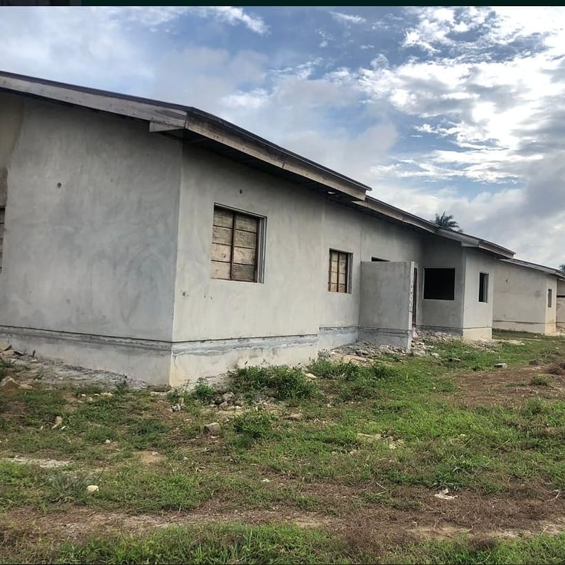 OpenHouseLtd's tweet photo. Own a piece of Dakkada Estate, Akwa Ibom state.

2 bedroom semi-detached expandable bungalow with amazing features and facilities!

Pay as low as 10% initial deposit ✅

For more information:
Call 09091248539 / 08060002276
Email info@openhouselimited.com

#RealEstate #AkwaIbom https://t.co/OvDL2Vjnqy