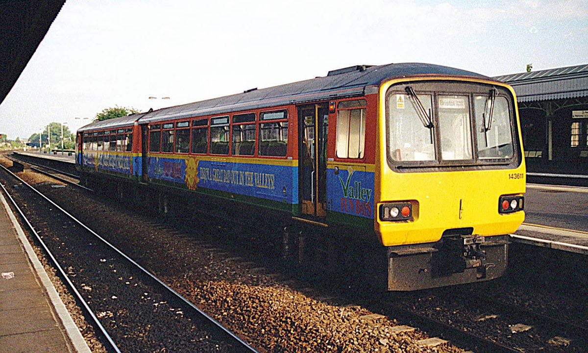 Ranaroth2's tweet image. 143611. Class 143 Pacer. Alexander/Barclay railbus. Valley Fun Days advertising livery. Photo: Taunton, 2001. #railway #DMU #Class143 #railbus #Alexander #Barclay #Pacer #advertising #ValleyFunDays #Taunton @SalopianLyne