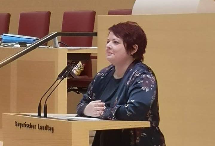 Das laufende SS 2020 wird nicht auf die Regelstudienzeit angerechnet. Damit hat der #ltby unsere Grüne Forderung aufgegriffen. Schade dass das Gesetz der Spezi-Koalition im Eilverfahren auch allerlei hineinmogelt was nichts mit pandemiebedingten Nachteilsausgleich zu tun hat! 1/2