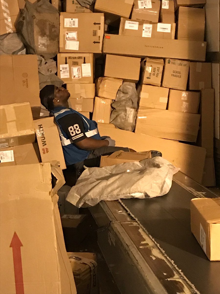 burrberry_perry's tweet photo. @ItsTamaan Ups wasn’t any better https://t.co/6S9xHblgKm