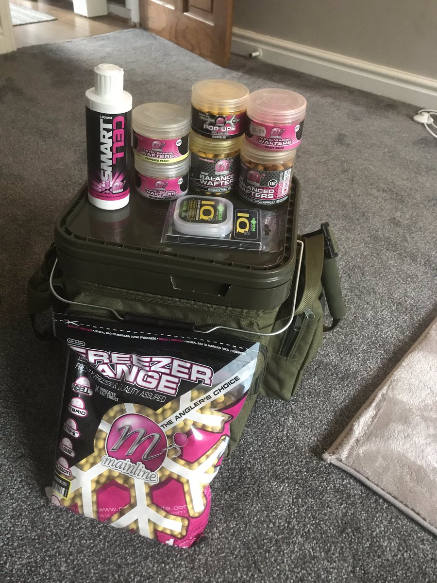 DansTheMan1991's tweet photo. Almost all you’d ever need for a bite 🤷🏻♂️ suppose a hook would help 🤦🏻♂️😂 @MainlineBaits @KordaOfficial #CarpBanquet #EssentialCell https://t.co/DYFZpOxKk9