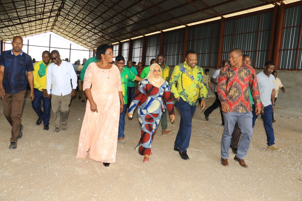 simiyu_region's tweet photo. #SimiyuRegionUpdates
#HABARI:-Naibu Waziri wa Fedha na Mipango Mhe. Dkt. Ashatu Kijaji amewapongeza viongozi wa wilaya ya Maswa kwa usimamizi mzuri na utekelezaji wa mkakati wa viwanda ambao umeiwezesha wilaya hiyo kuwa miongoni mwa wilaya za mfano nchini. https://t.co/e9RvjSy5TT