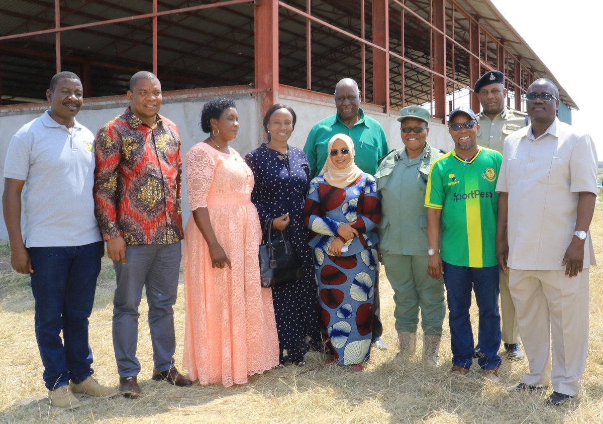 simiyu_region's tweet photo. #SimiyuRegionUpdates
#HABARI:-Naibu Waziri wa Fedha na Mipango Mhe. Dkt. Ashatu Kijaji amewapongeza viongozi wa wilaya ya Maswa kwa usimamizi mzuri na utekelezaji wa mkakati wa viwanda ambao umeiwezesha wilaya hiyo kuwa miongoni mwa wilaya za mfano nchini. https://t.co/e9RvjSy5TT