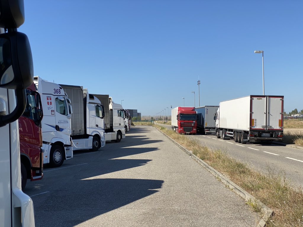 StfMolletCFDT's tweet photo. J’étais avec les militants @CFDT_13 sur la plate-forme #Logistique de #Clesud pour une action #Transports ! 280 hectares, 720000m2 d’entrepôts pour 1500 emplois ! @CFDTPaca https://t.co/zDTz8Z559c