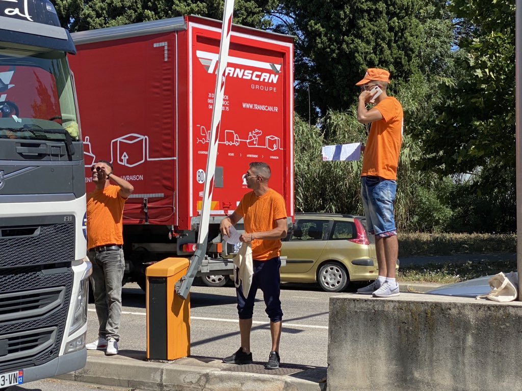 StfMolletCFDT's tweet photo. J’étais avec les militants @CFDT_13 sur la plate-forme #Logistique de #Clesud pour une action #Transports ! 280 hectares, 720000m2 d’entrepôts pour 1500 emplois ! @CFDTPaca https://t.co/zDTz8Z559c