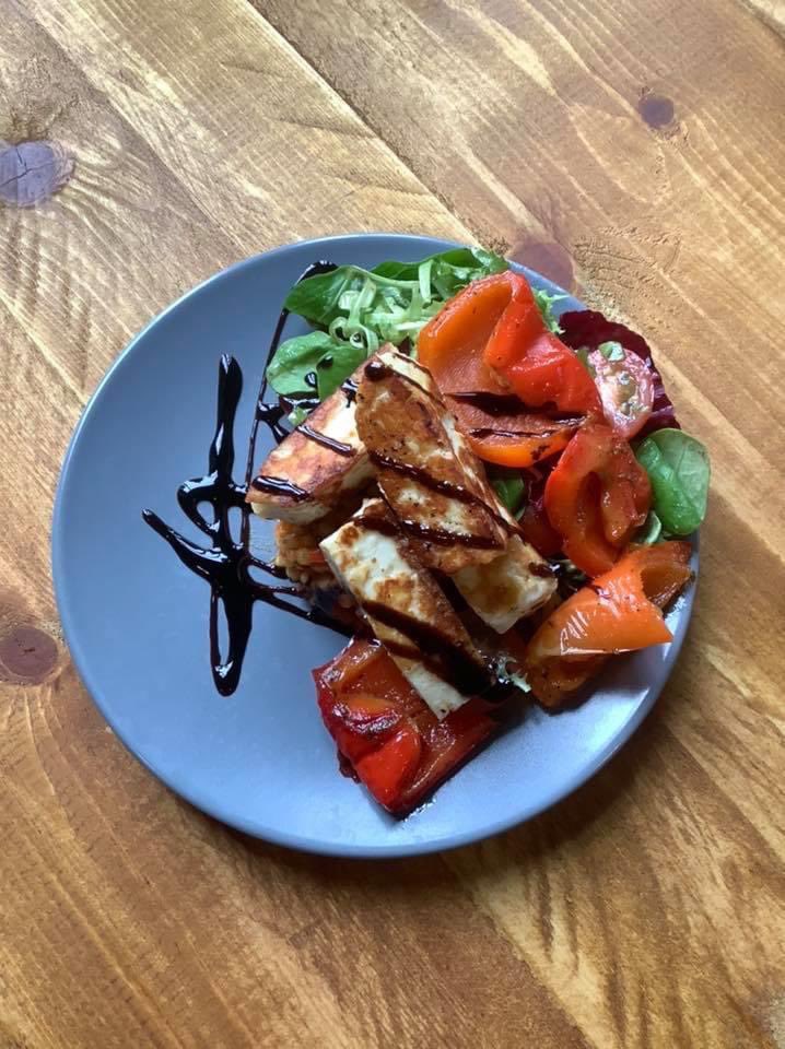 Lock_Keepers's tweet photo. Tables available for lunch and dinner, beautiful salads, classic dishes, and decadent puddings. Book online https://t.co/nckoWCcESG
#TheLockkeepers #lockkeepers #gloucester #gloucestershire #publife #bar #britishpub https://t.co/92yX2TJMrf