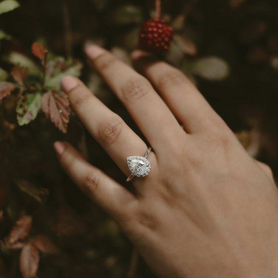aldosfinejewel's tweet photo. Love is unique, and her engagement ring must be too! ๐โจ
Visit us and find the perfect #ever&ever design for your loved one! ๐ ๐4662 S Kirkman Rd 32811 Orlando, FL.
#engagementday๐ #bestproposalever #engagementrings #bestpartoflove #diamondrings https://t.co/pOVgI8hqcx