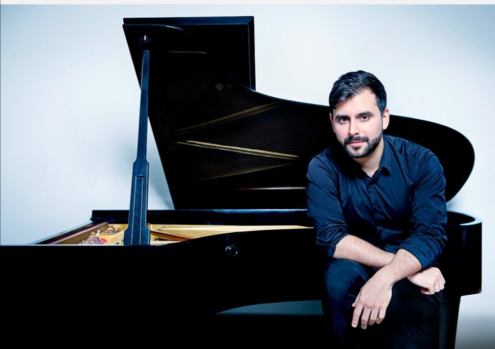 jumusevilla's tweet photo. Los jóvenes intérpretes @alvaromurpiano y Carlos R. Martínez, protagonistas del concierto que la @SevillaROS dedica a @jumusevilla en su temporada 20-21, presentada hoy por su Director Gerente @pvazquezmarin, junto a @Patricia_Pozo_ @CulturaAND y Antonio Muñoz @Ayto_Sevilla https://t.co/mEj3jPmS3m