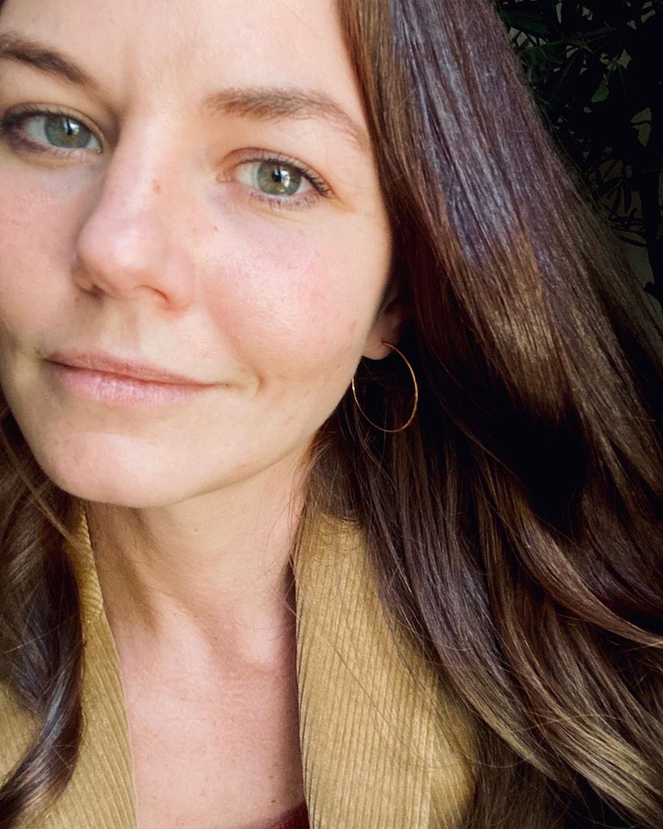 AllAboutJMo's tweet photo. 📱”Hadn’t worn earrings since quarantine started. But enjoying these @LinjerCo hoops as of late. The little things in life :)”
Jen is wearing the “Britt Hoops”
🔗 https://t.co/N05Km254r4
📸 @jenmorrisonlive’s instagram & Instagram story
#JenniferMorrison #LinjerCo https://t.co/l53VCIeI18