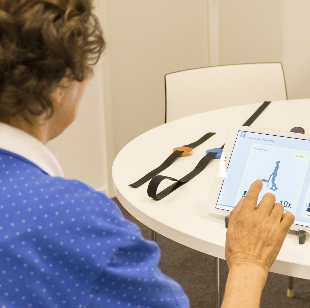 FhP_AICOS's tweet photo. #FRADE consists of a #technologicalsolution using #wearablesensors for #falldetection, fall risk assessment and prevention of #seniors.Developed in partnership with Escola Superior de Enfermagem do Porto (ESEP), this @eithealth RIS Innovation project foresees a testing pilot. https://t.co/tPd4xNCZhY