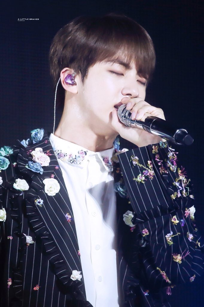 btsjstnhjj's tweet photo. ジンくん💖
『Epiphany』
60Mおめでとう✨
美しい歌声。
何度聴いても、涙が溢れてしまいます。
あなたの歌がずっとずっと、愛されますように。
#에피파니_60M_축하해
#Epiphany60M
#방탄소년단진 #JIN #seokjin
@BTS_twt https://t.co/UJmNaZ6yEj