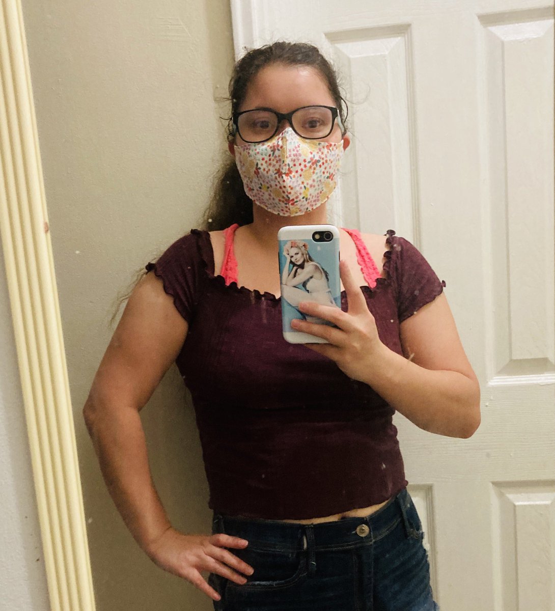 captainswanfan4's tweet photo. JEN MADE MY DAY!! Jen LIKED my two mask posts wearing my #Emmaswan shirt and #jennifermorrison phone case. Love you @jenmorrisonlive #jmoloves #wenotme #amaskaday https://t.co/WSLTZxjvmo