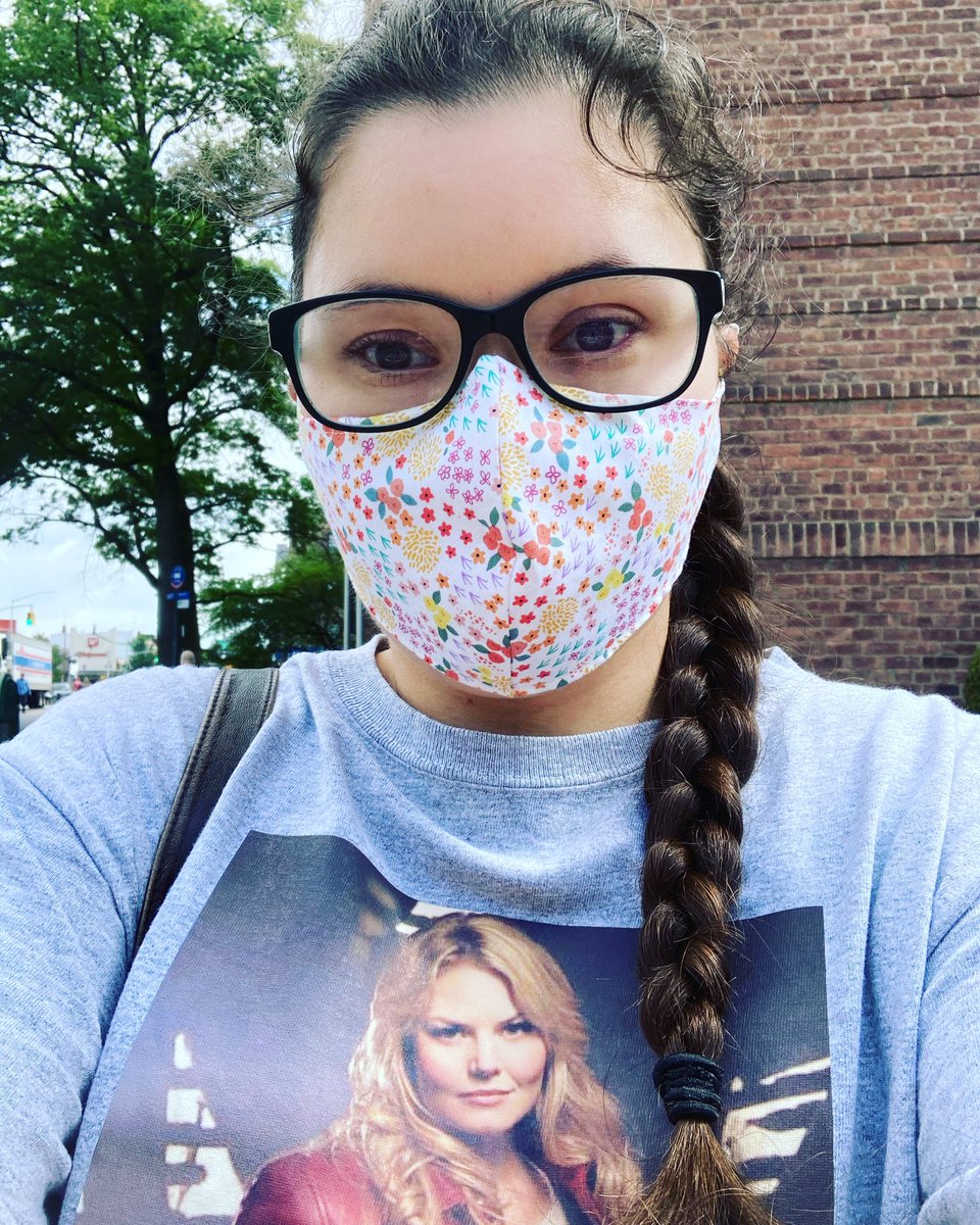 captainswanfan4's tweet photo. JEN MADE MY DAY!! Jen LIKED my two mask posts wearing my #Emmaswan shirt and #jennifermorrison phone case. Love you @jenmorrisonlive #jmoloves #wenotme #amaskaday https://t.co/WSLTZxjvmo