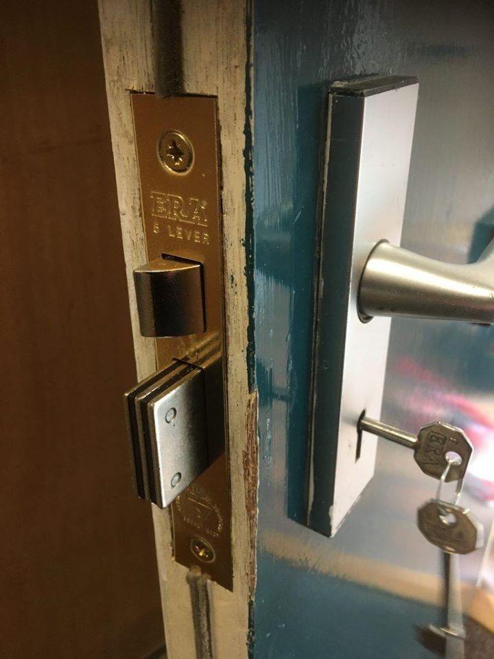 MorganLocksmit1's tweet image. UPVC door and window #locksrepaired and #locksreplaced by expert local locksmith #Colchester #Essex NO CALL OUT CHARGES, call Morgan #Locksmiths on 01206 430267 bit.ly/31eHrwM