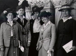 asaHQ's tweet photo. Did you know that Grace Goodhue Coolidge was the first NPC sorority woman to serve as First Lady of the United States? Grace (center) was married to President Calvin Coolidge, and a founding member of Pi Beta Phi Sorority at University of Vermont. #ASAVotes https://t.co/sOGNEOPuRh