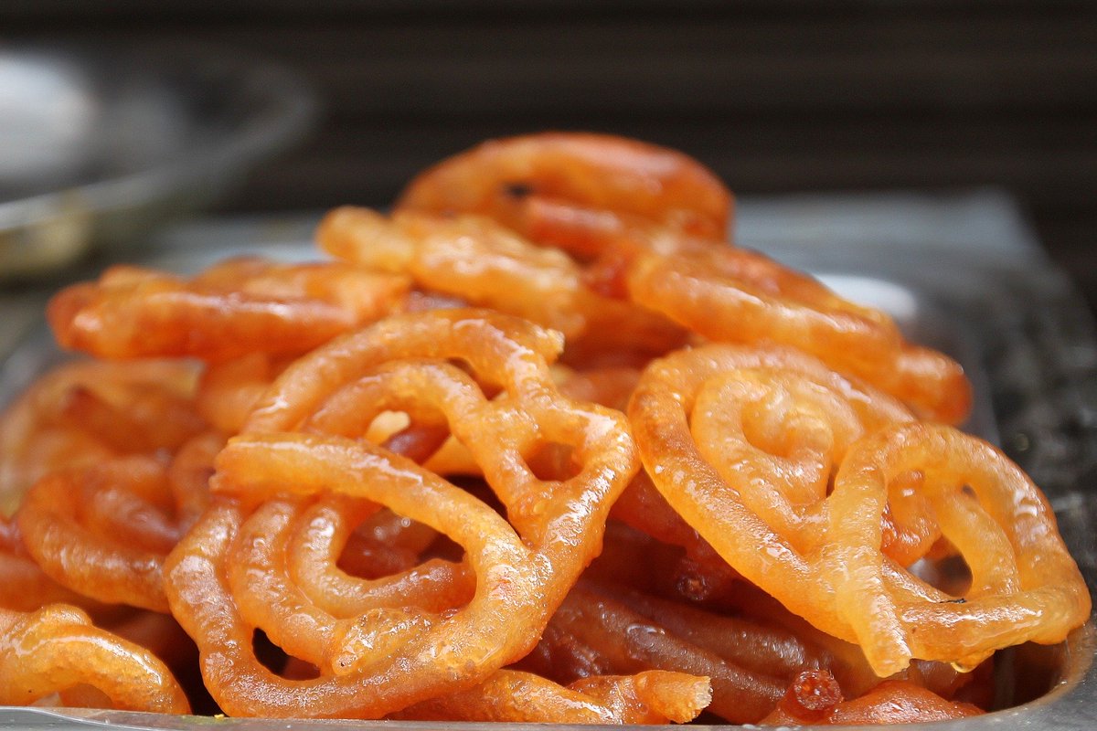 GlobeAround2's tweet photo. Jalebi, is a sweet snack popular all over South Asia. It is made by deep-frying flour batter in circular shapes, which are then soaked in sugar syrup.

#jalebi #indianfood #sweet #indiansweets #foodgasm #sweetcravings #sweettoothforever #india #southasia #middleeast #foodstagram https://t.co/y87IWEwADi