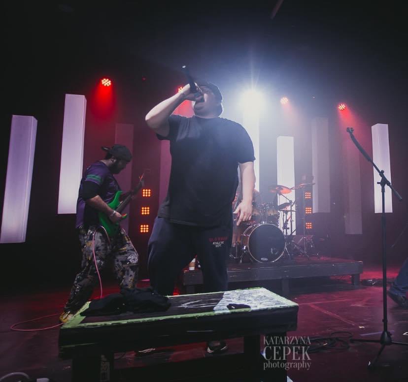 FallOfFathomID's tweet photo. Have you seen us •L•I•V•E• before?? We want to see it!
.
🎤🌎🌊Comment MEMORIES, Post PICTURES and VIDEOS, RELIVE with us...🌊🌎🎤
.
.
📸: Katarzyna Cepek Photography
🏡: @DeathproofBoise 
.
#Metalcore #MetalcoreNation #Deathcore #DefendDeathcore #Rock #Metal #Sing #Scream https://t.co/bwUgMCsa5O