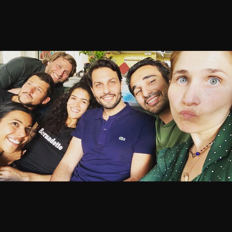 ENFIN ON PEUT VOUS ANNONCER qu’on s’est tous retrouvé dimanche pour un goûter ❤️ !#vousyavezcru #annonceencarton #plancoeur #netflix #series