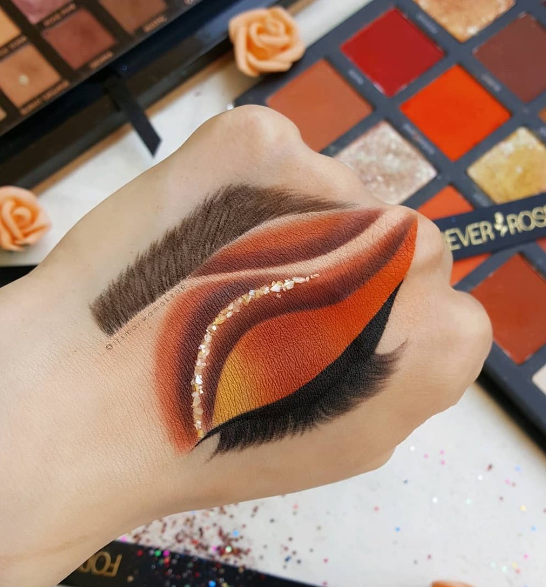 itsmarwamakeup's tweet photo. Waiting for my work to be noticed by my faves 😞 @ABHcosmetics @norvina @hudabeauty @blazin__beautie @UDM_MUAS @abhxslay @ColouredRaine @Jaclynhill @amrezy @MonaKattan https://t.co/piFxJ7hW35