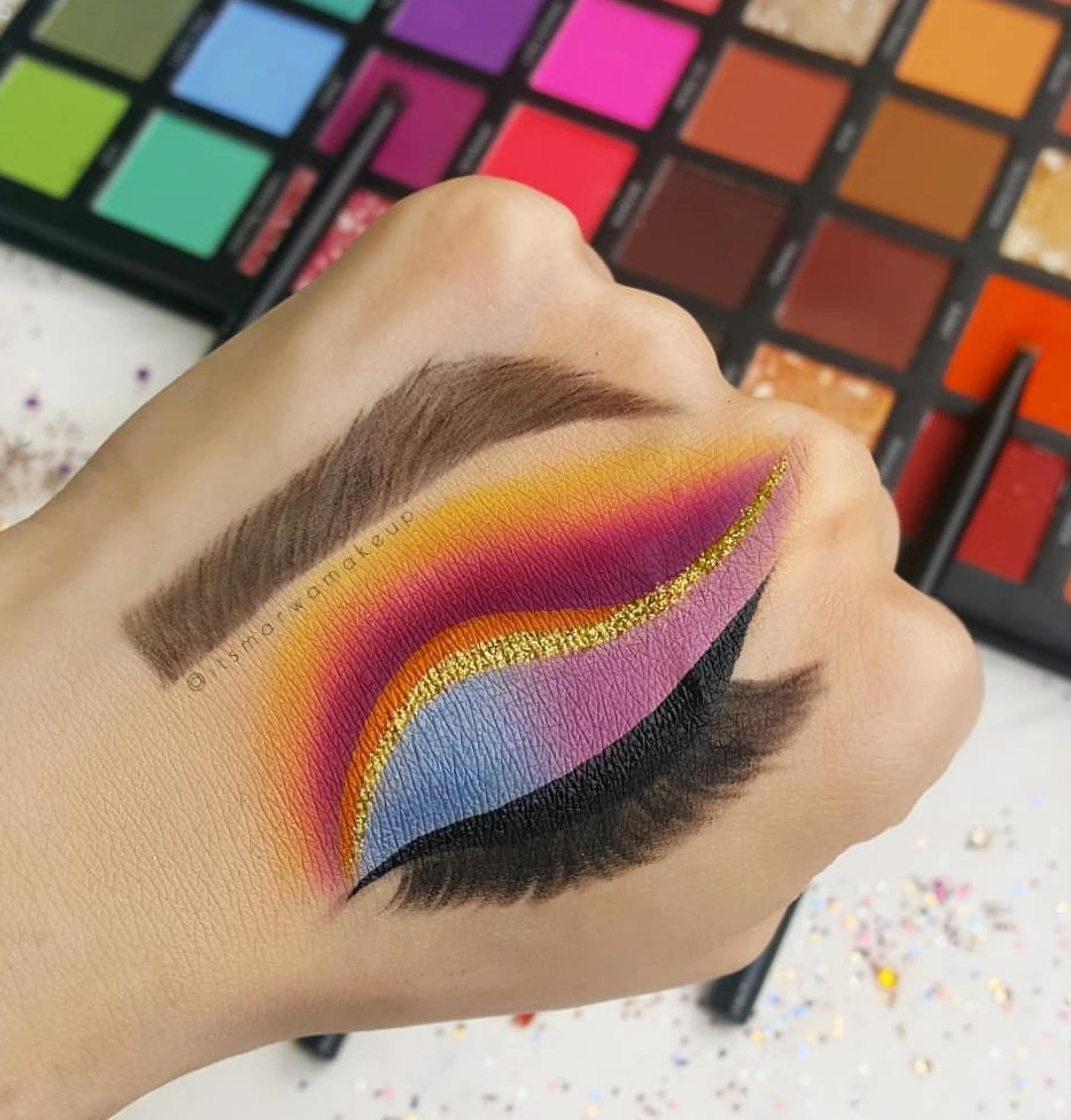 itsmarwamakeup's tweet photo. Waiting for my work to be noticed by my faves 😞 @ABHcosmetics @norvina @hudabeauty @blazin__beautie @UDM_MUAS @abhxslay @ColouredRaine @Jaclynhill @amrezy @MonaKattan https://t.co/piFxJ7hW35