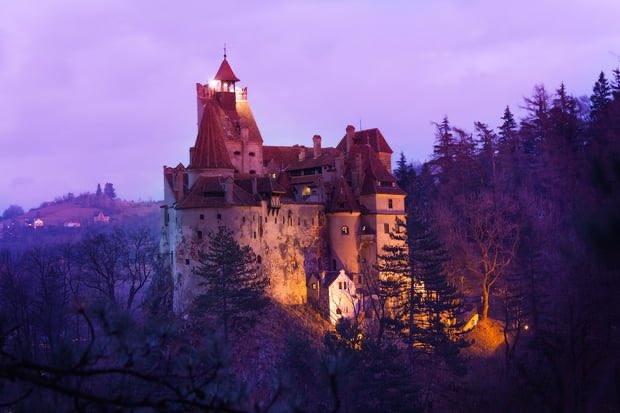 Île de Kuraigana // Château de Bran en Transylvanie en Roumanie