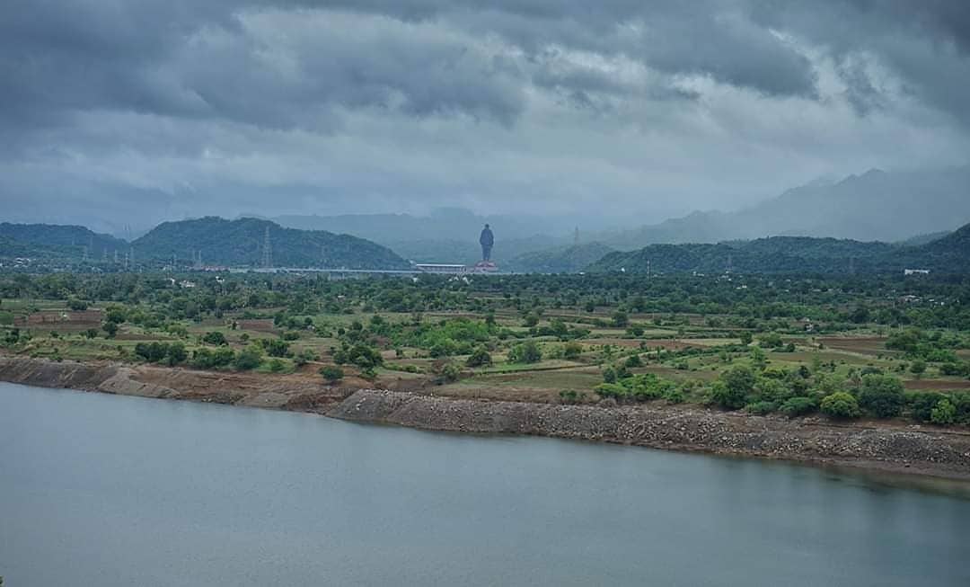 vadodara_click's tweet photo. ચોમાસા માં સ્ટેચ્યુ ઓફ યુનિટી નો સુંદર નઝારો..

Beautiful view of #Statueofunity in #monsoon

Image: Aniket Chandrarao

#sou #worldstallest #monsoonview #rainyseason #monsoon2020 #pictureoftheday #imageoftheday https://t.co/lBDllkD7hL