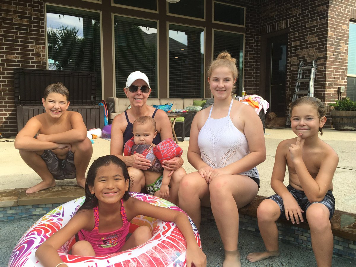 #TWEhowl #TWEmm@TWEhowl Spent the afternoon away from technology surrounded by 5 of my 6 grands. I love being Grandy!