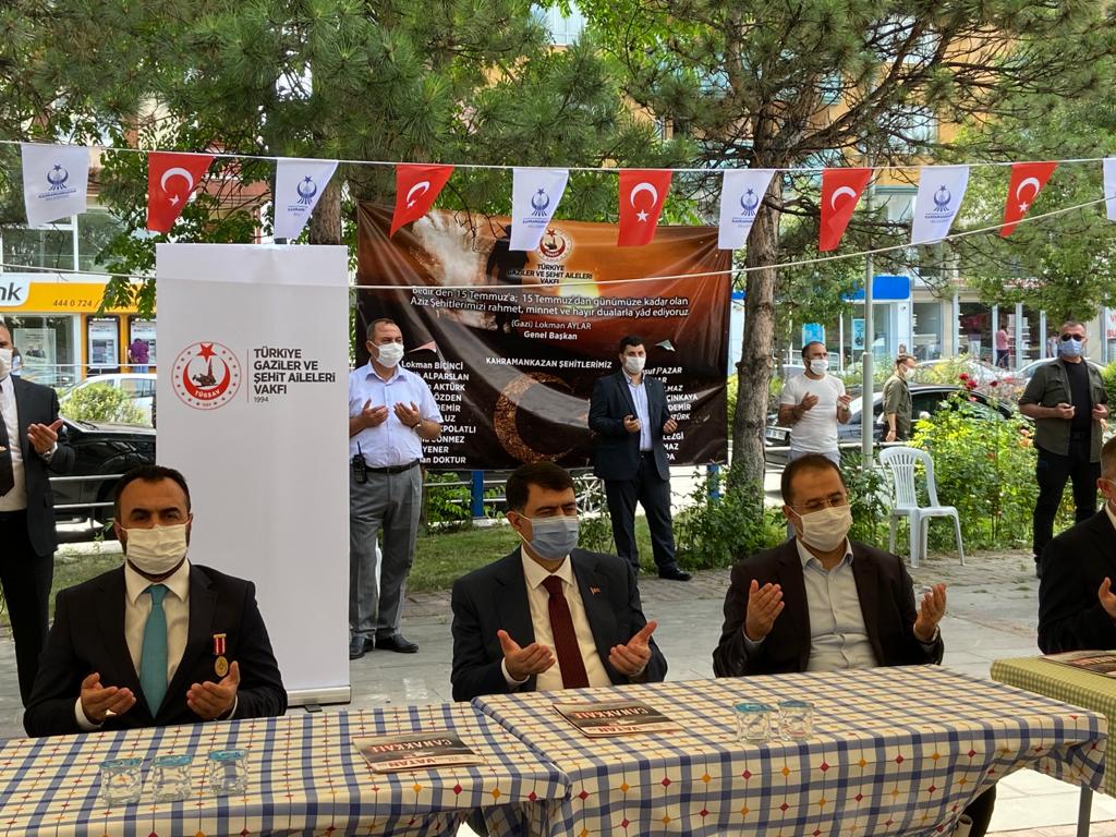 GazilerVakfi's tweet photo. "Bedir'den 15 Temmuz'a, 15 Temmuz'dan Günümüze" tüm Şehitlerimiz adına Kahramankazan'da düzenlemiş olduğumuz mevlid-i şerif programımıza katılan Sn. Valimize, Sn. Kaymakamımıza, Belediye Yöneticilerimize teşekkür ederiz. 

@vasipsahin @lokman_aylar @engin_aksakal @serhatoguz06 https://t.co/OGiSaYqkt9
