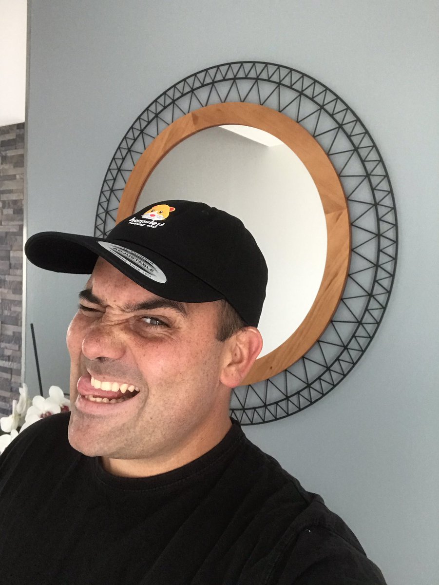 NicoReagit's tweet photo. J’ai bien reçu ma #casquette du #hamstersRunningClub Quand es ce qu’on va courir???
#HamstersRunningClub #OnLacheRienLesCopainsEtLesCopines #GardezLaBanane #Spodcaster #Streetcast #LaHightechAuQuotidien #QuotiLife #Recoversion #NakanLePodcast #Podcast #SalutLesSportifs #BDMB https://t.co/0xK4rfdxKi