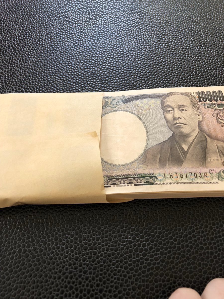 saka_g_binaryo's tweet photo. こういうのやると知名度上がるらしいんで、1度だけ。

端的に言うと、100万円企画。

フォローとRTしてくれた方の中から抽選で3名様に100万円ずつ譲渡いたします。

税金こっち持ち。

僕の稼ぎの信憑性は過去ツイにて！(50人企画とは別です！)

#100万円 #100万円プレゼント #企画 #現金  #プレゼント https://t.co/edBHbHcEvM