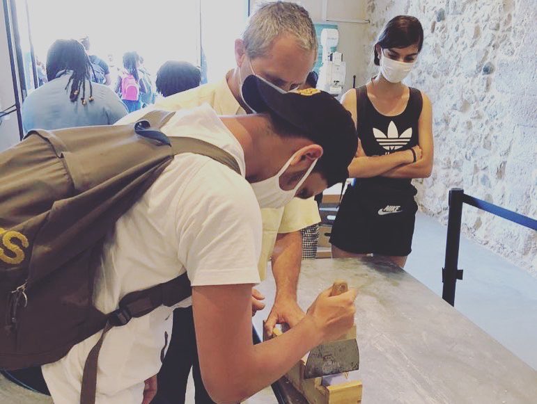 CEParis19Ouest's tweet photo. Jour 3️⃣ Après la visite du Fort Saint Jean tout le monde s’attèle à la fabrication de savons #ecoleouverte #marseille https://t.co/0D3NLSjloX