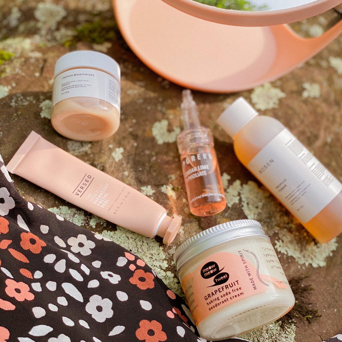 theboheaux's tweet photo. Happy Pink Wednesday! Sharing some of my favorite pink-themed skincare from @rosenskincare , @meowmeowtweetNY + @VersedSkincare 🌸✨🐷 https://t.co/DLMYEVgbJA